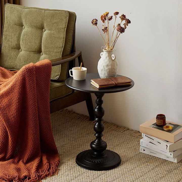 Chairs & Pouffes